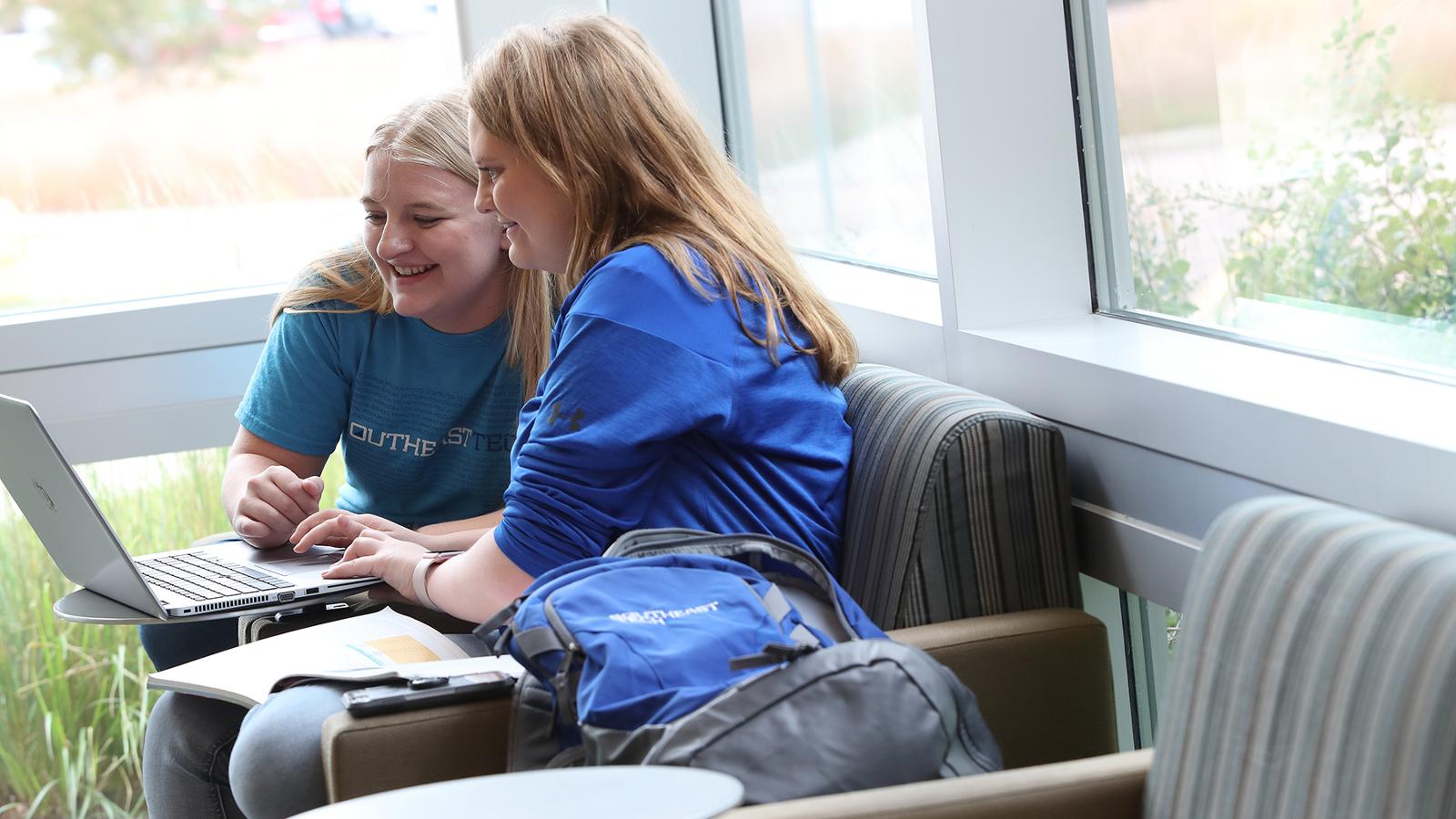 Two Southeast Tech Students working on computer